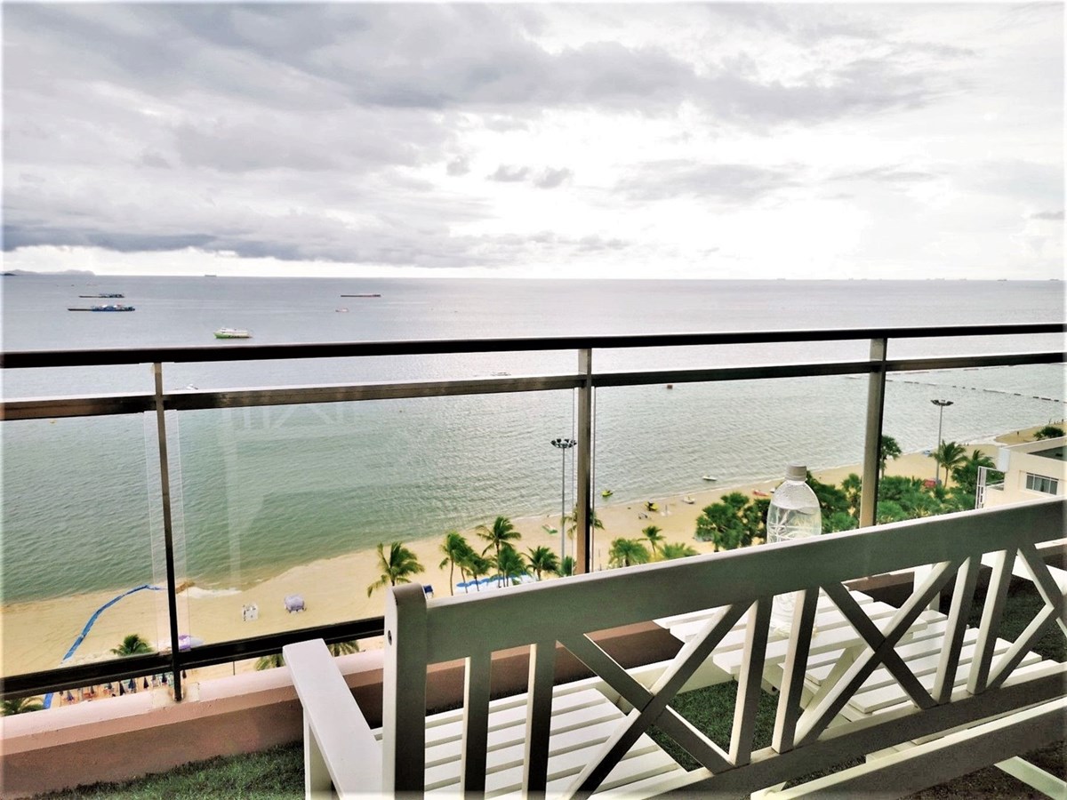 LUXURY BEACHFRONT CONDO IN THE HEART OF PATTAYA - Condominium - Pattaya Beach - 