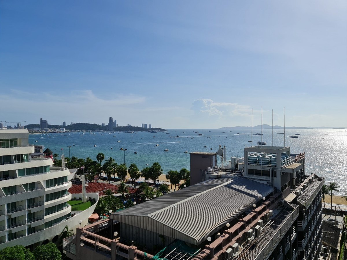 PATTAYA BEACH ROAD CONDO FOR SALE - Condominium - Pattaya Beach - 