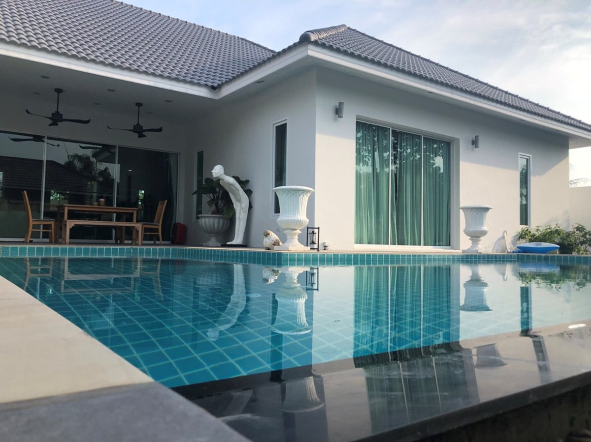 Pool Villa Modern Style 5 Bedroom for Sale - House - Huai Yai - 