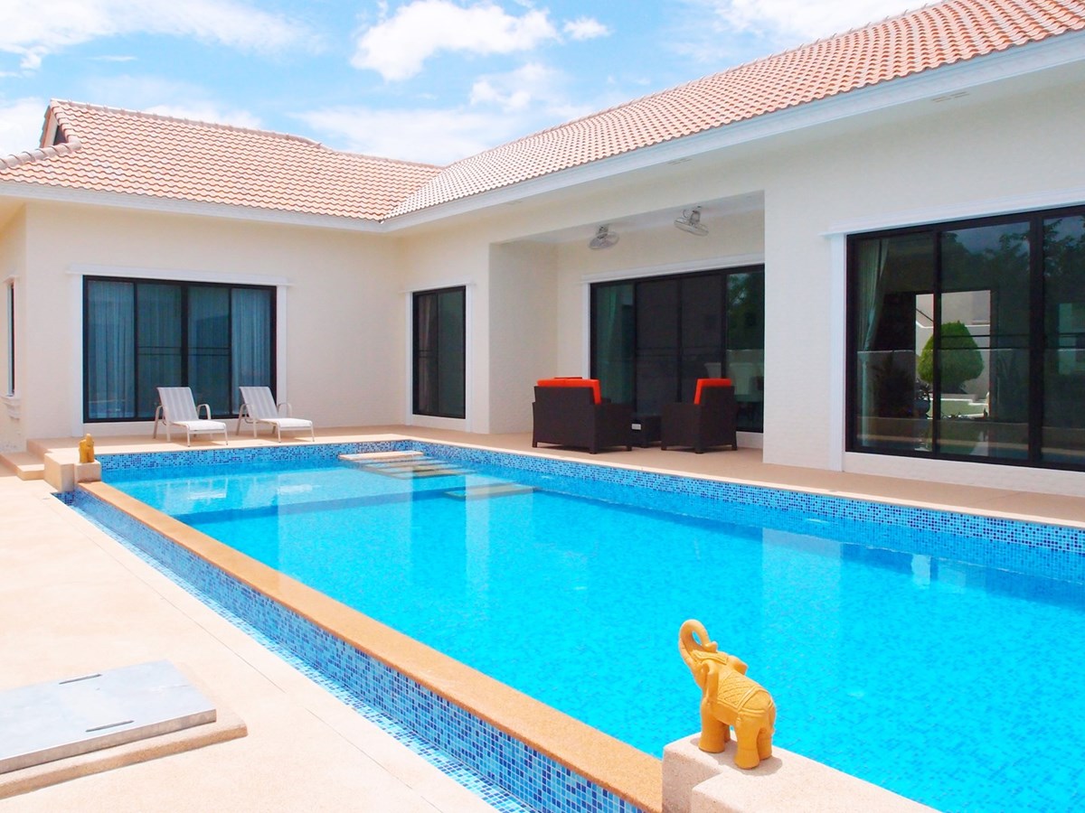 Luxury Family 4 Bedrooms Pool Villa Pattaya for Rent